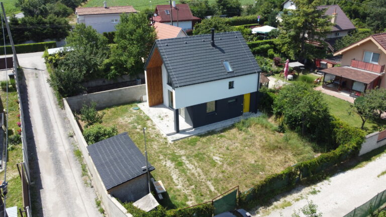 Dokončený dom z dronu (jún 2024)