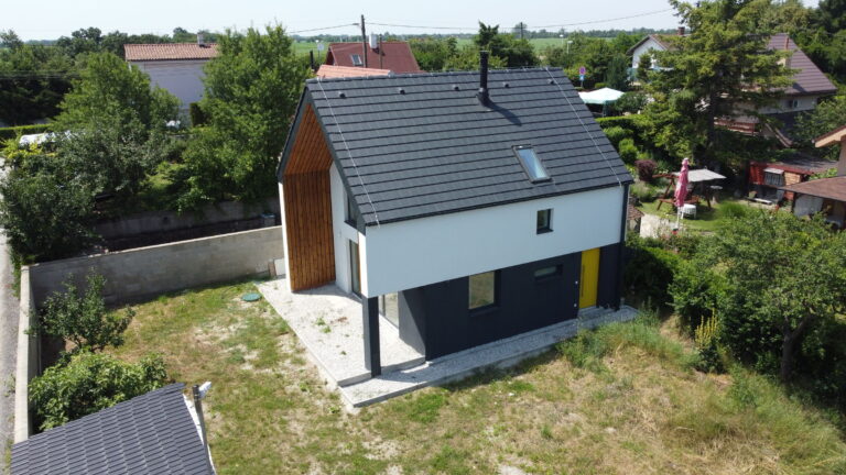 Dokončený dom z dronu (jún 2024)
