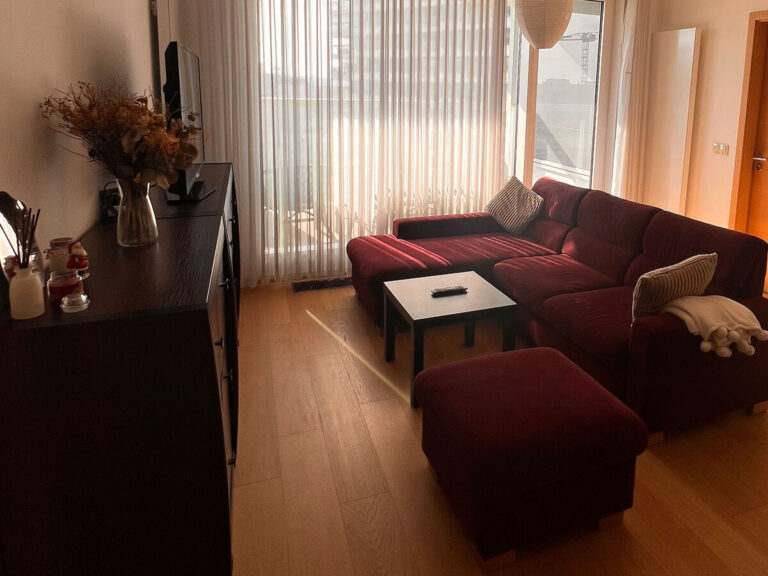 Obývačka pred rekonštrukciou interiéru — byt Panorama City, Bratislava