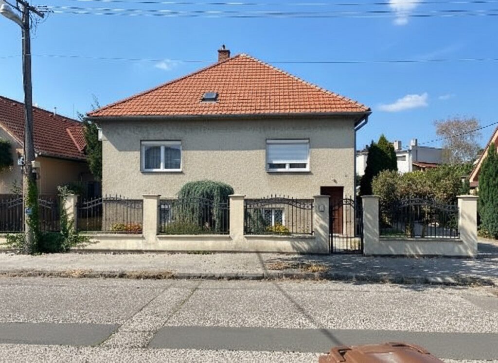 Pôvodný stav domu z ulice — Bratislava – Vajnory